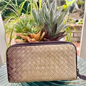 Authentic Bottega Veneta Ombré Intrecciato Leather Woven Wallet Pre-Owned